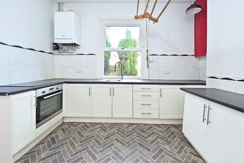 Property photo 3 of 31 Kitchen