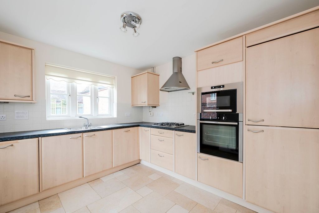 Property photo 2 of 10 Kitchen