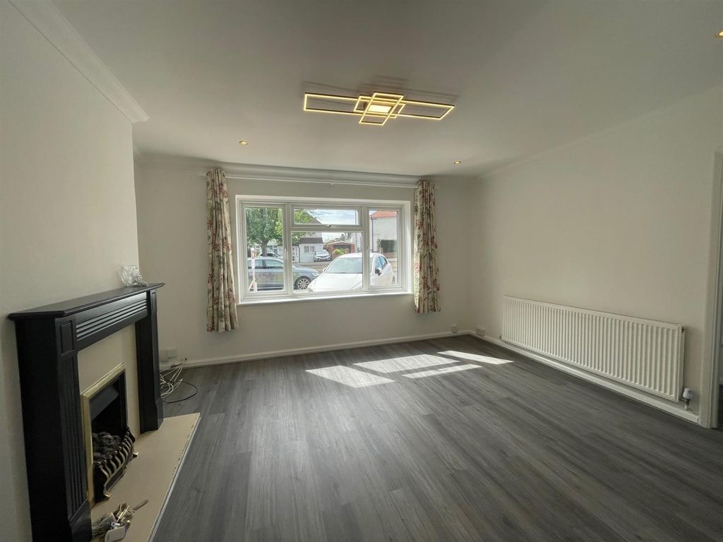 Property photo 2 of 14 d4F17549-F314-41B7-9c60-dc8F6805Dbc0.Jpg