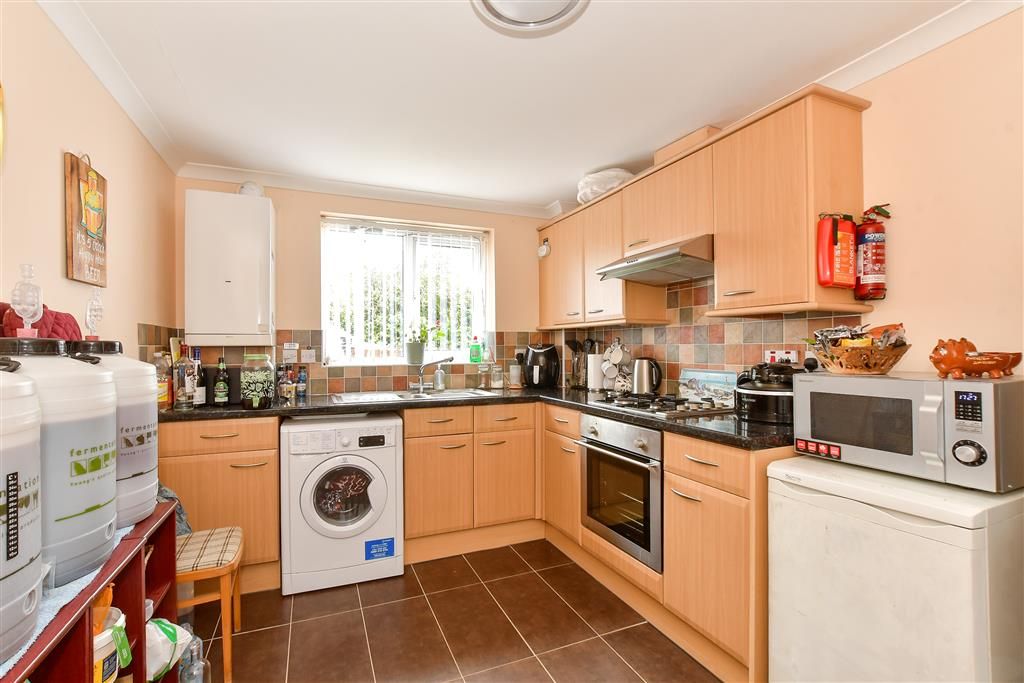 Property photo 3 of 11 Kitchen