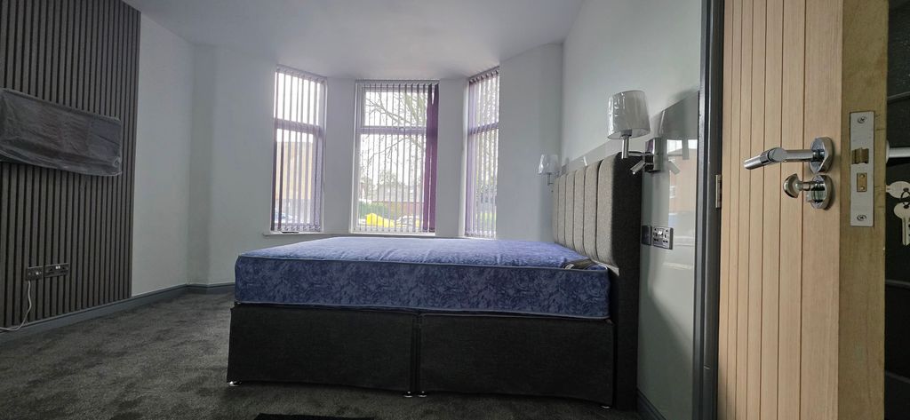 Property photo 1 of 4 Bedroom