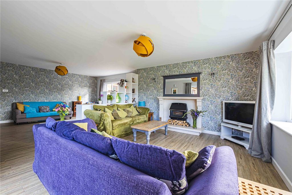 Property photo 3 of 38 Picture No. 23