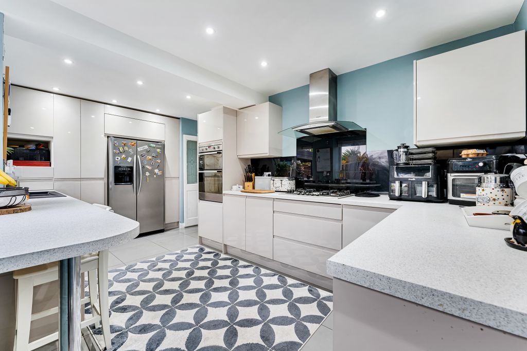 Property photo 2 of 12 11 Duckworth Grove-36