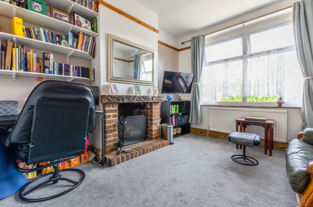 Property photo 3 of 24