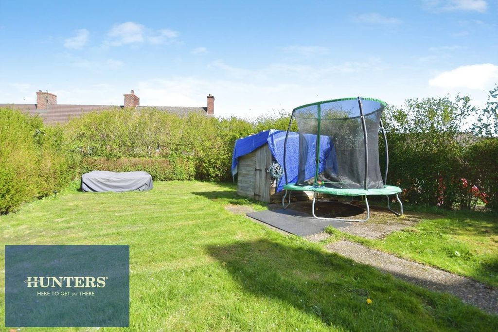 Property photo 2 of 16 Rear Garden 01.Jpg