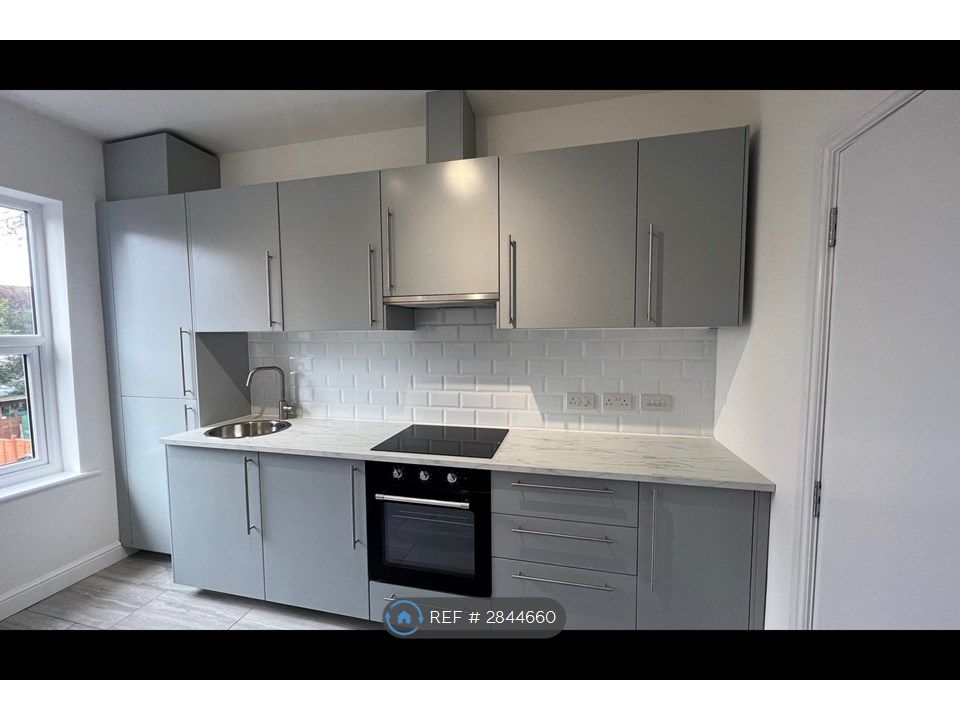 Property photo 3 of 18 Kitchen