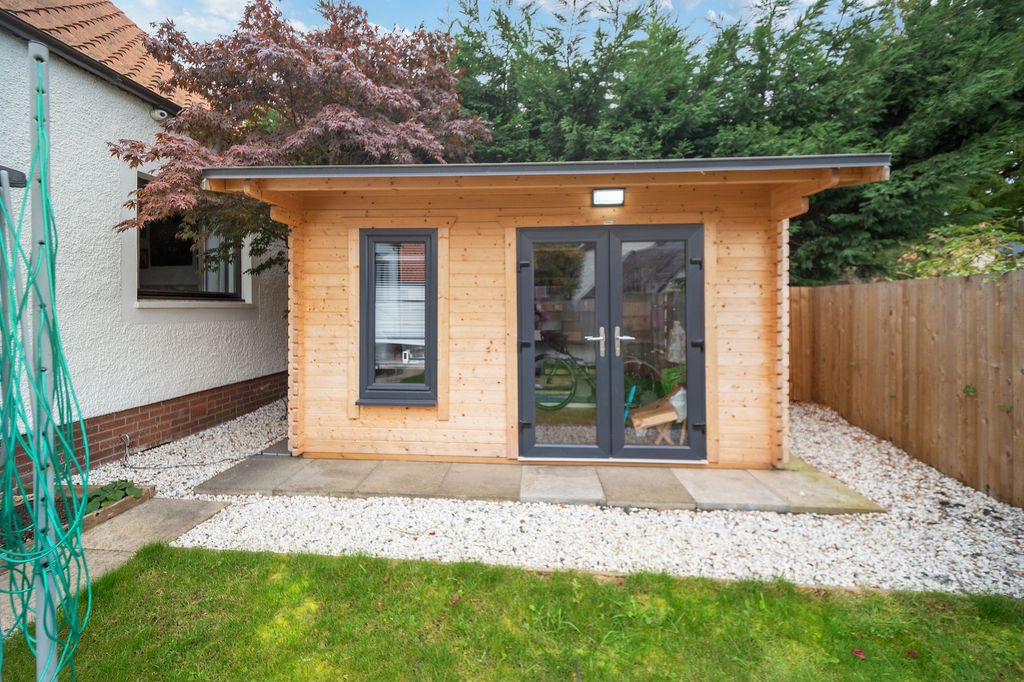 Property photo 3 of 31