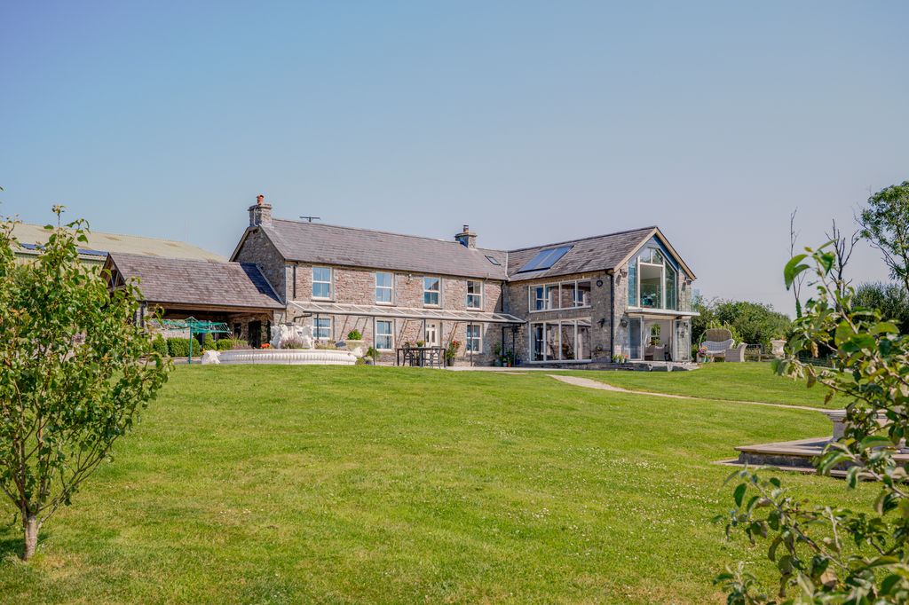 Property photo 2 of 51 Pen Y Banc - Web (21 Of 62)