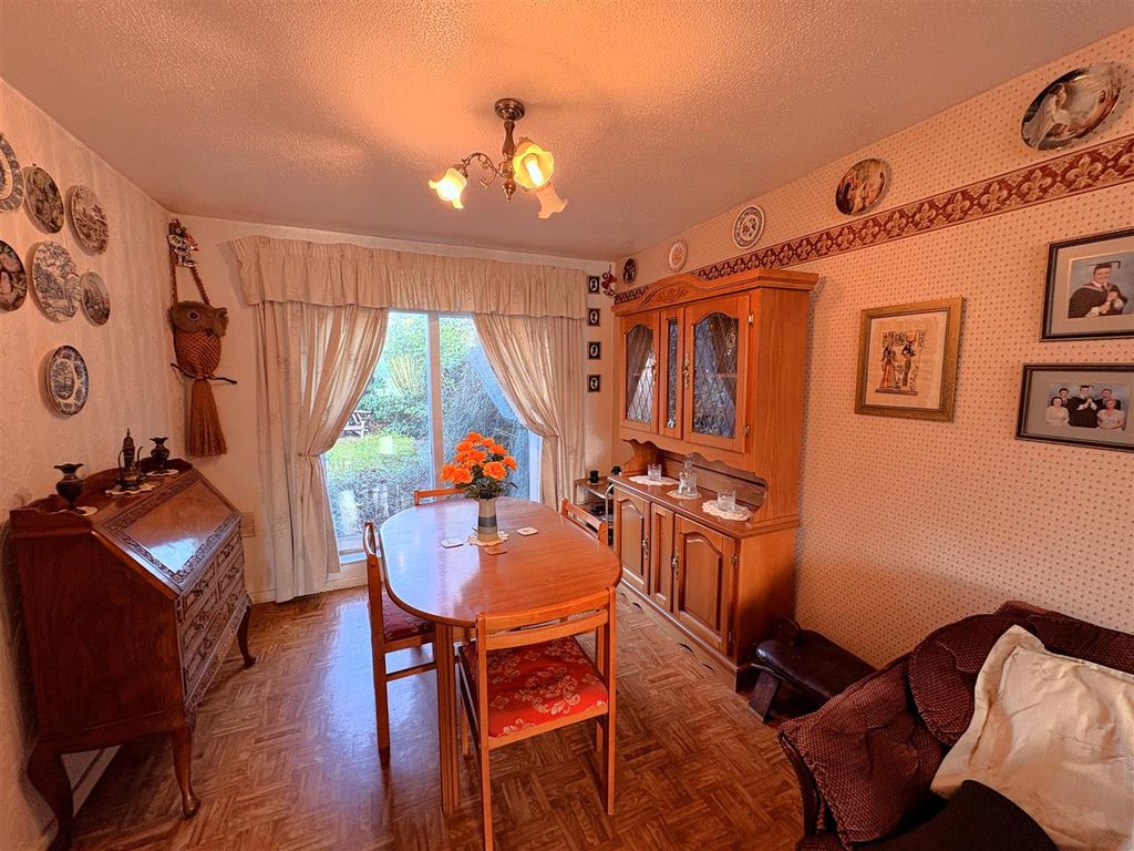 Property photo 3 of 15 Dining Area