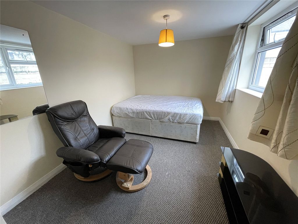 Property photo 3 of 5 Picture No. 05