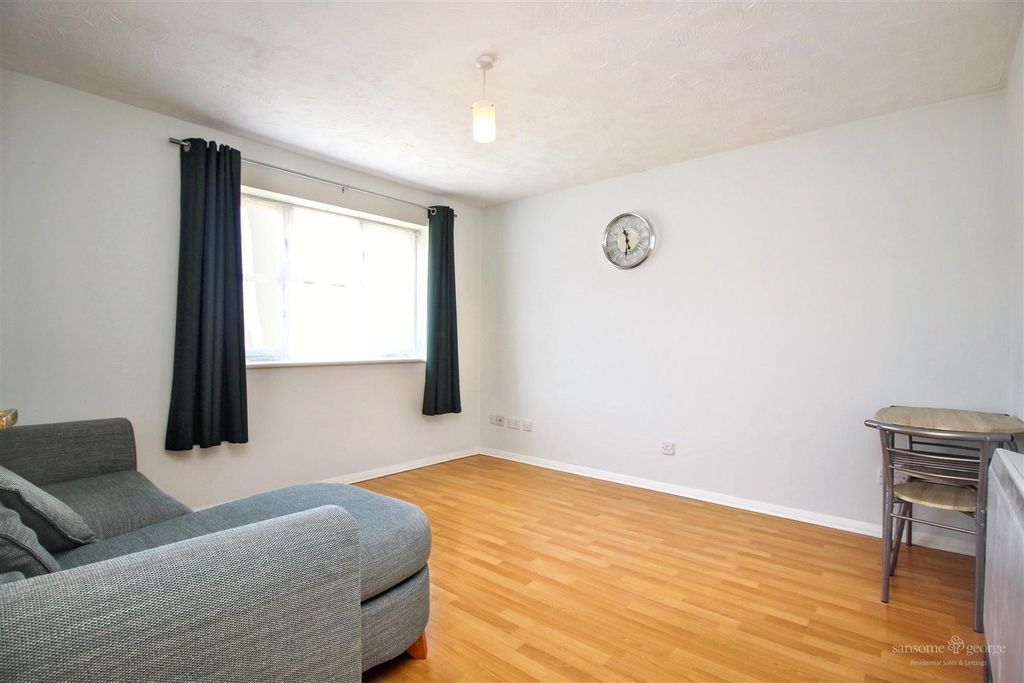 Property photo 3 of 10 Living Room