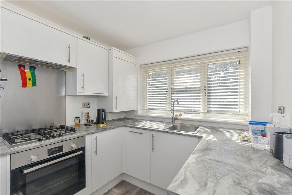Property photo 2 of 7 Kitchen