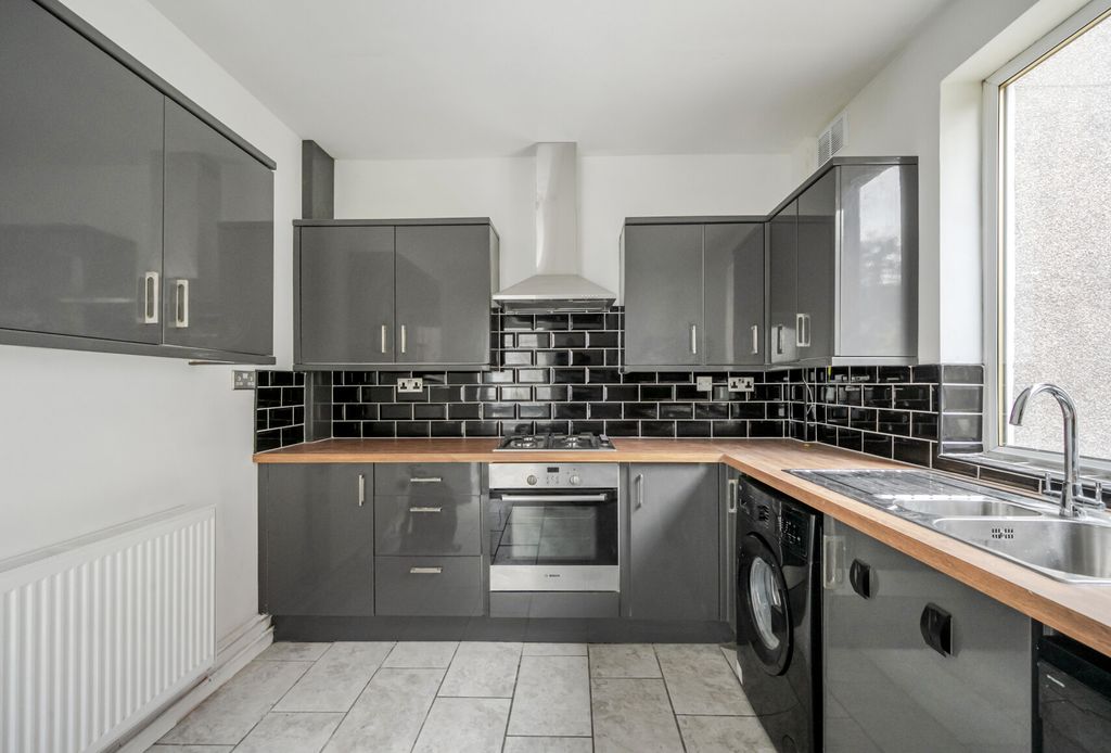 Property photo 2 of 10 1365726-17-68E8Bb...