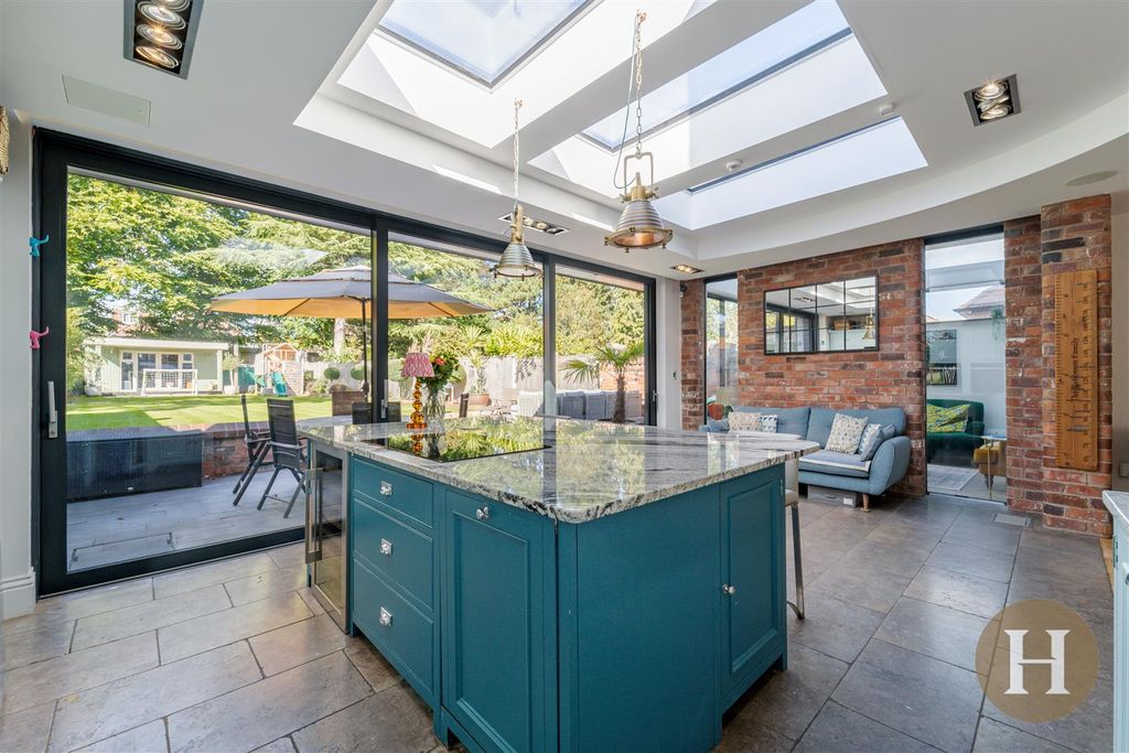 Property photo 2 of 65 Hadleigh Estate Agents-81.Jpg