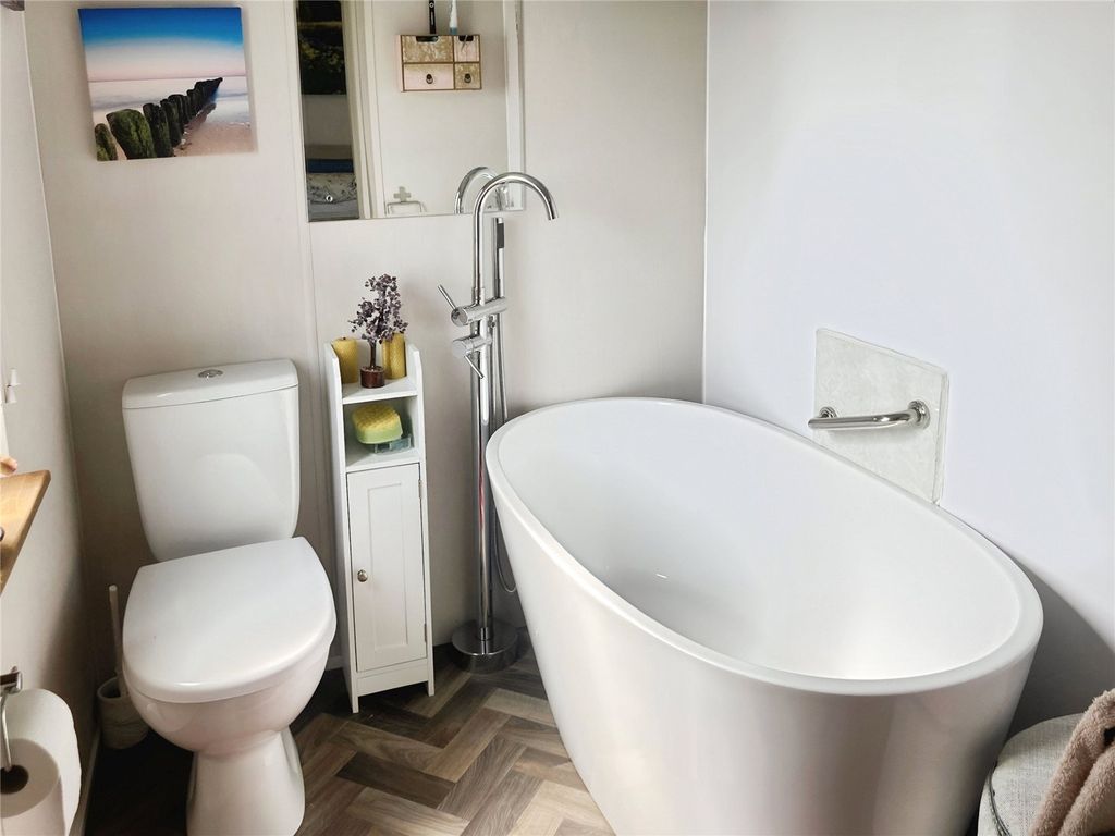 Property photo 3 of 14 En-Suite Bathroom