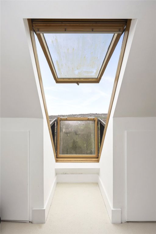 Property photo 3 of 16 Picture 3