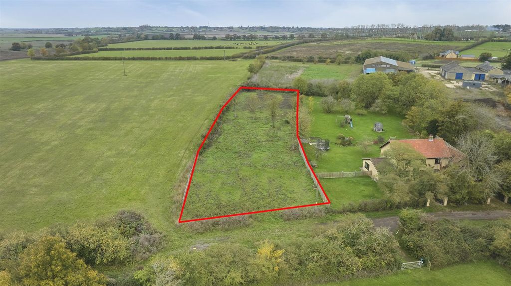 Property photo 1 of 7 Usebuilding_Plot_School_Lane_Aldreth_0311240001 Rl