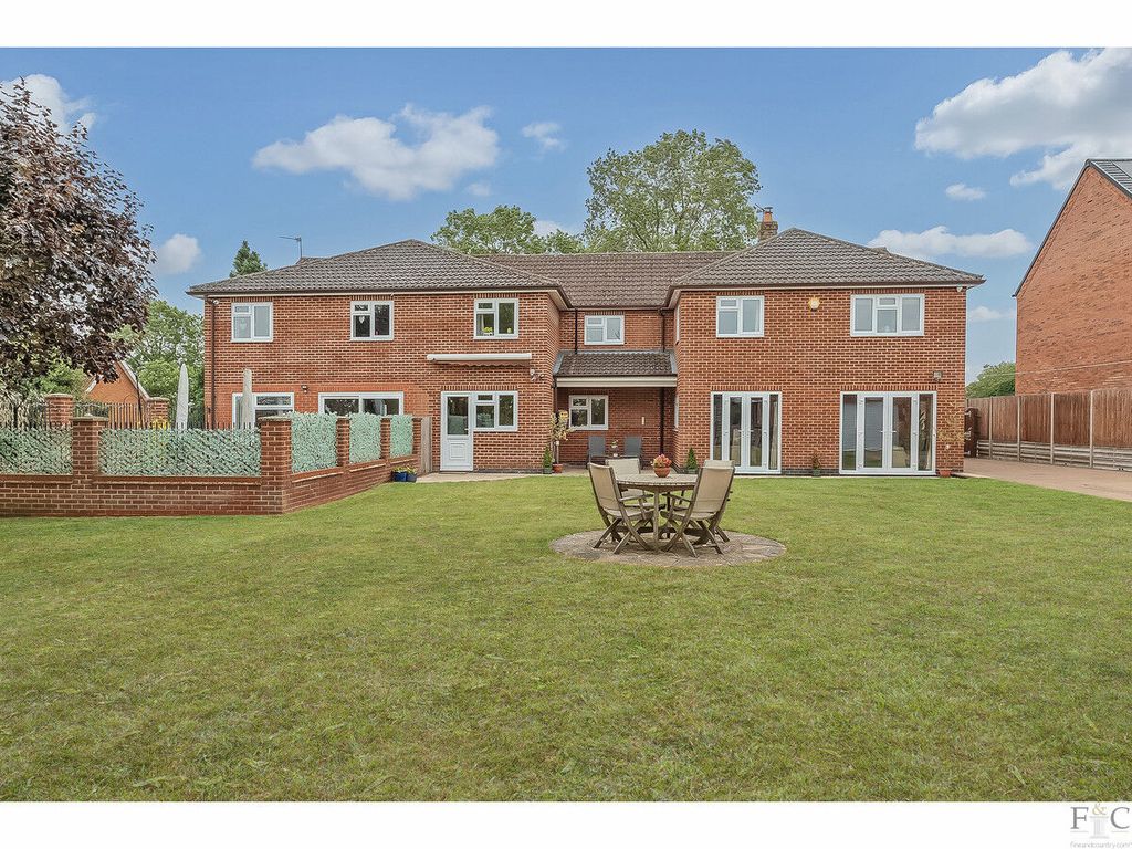 Property photo 2 of 37