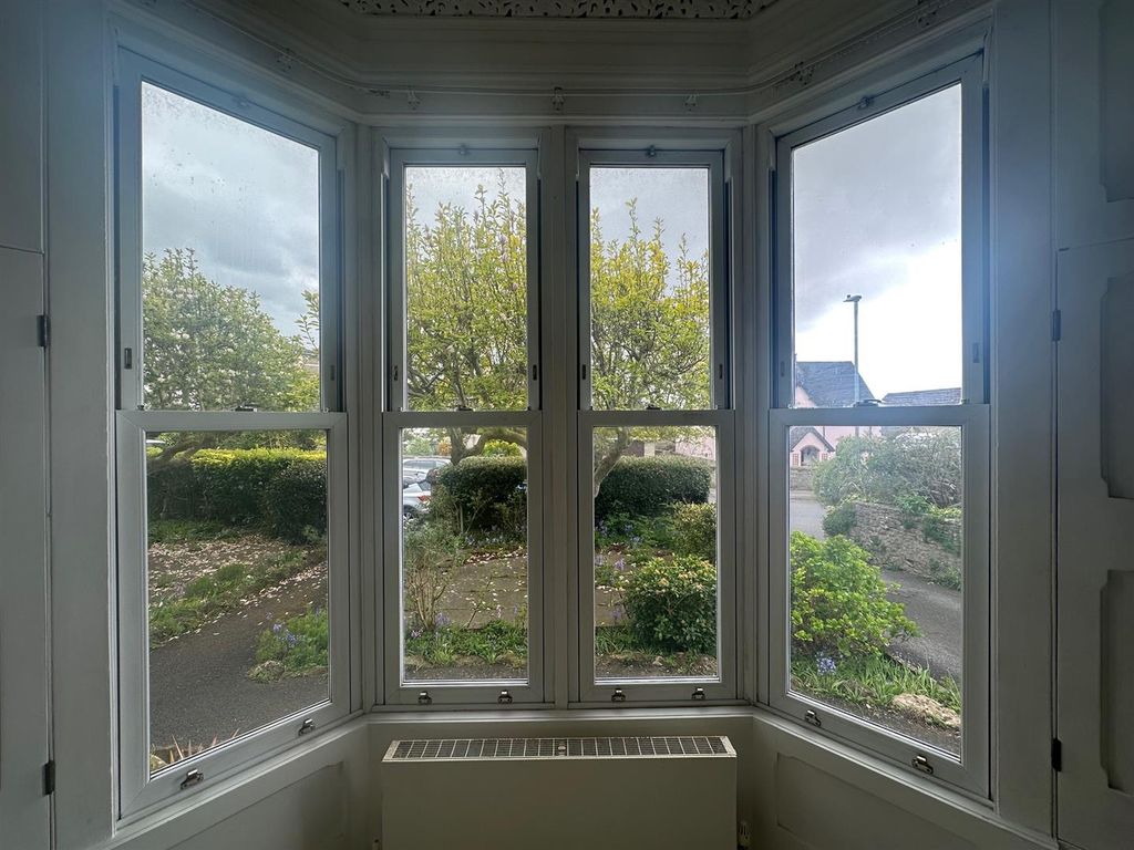 Property photo 2 of 7 Lounge (2)