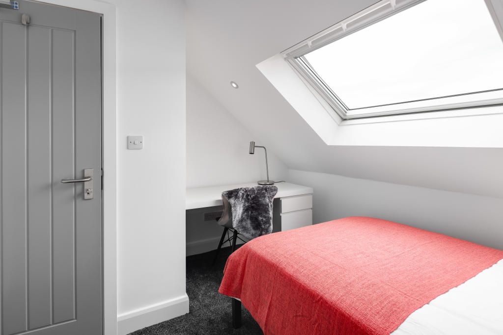 Property photo 2 of 14 Bright And Modern Bedroom Featuring A Comfortable ...