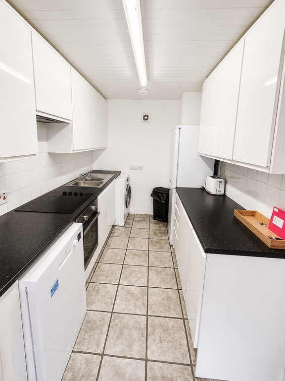 Property photo 2 of 5 Kitchen