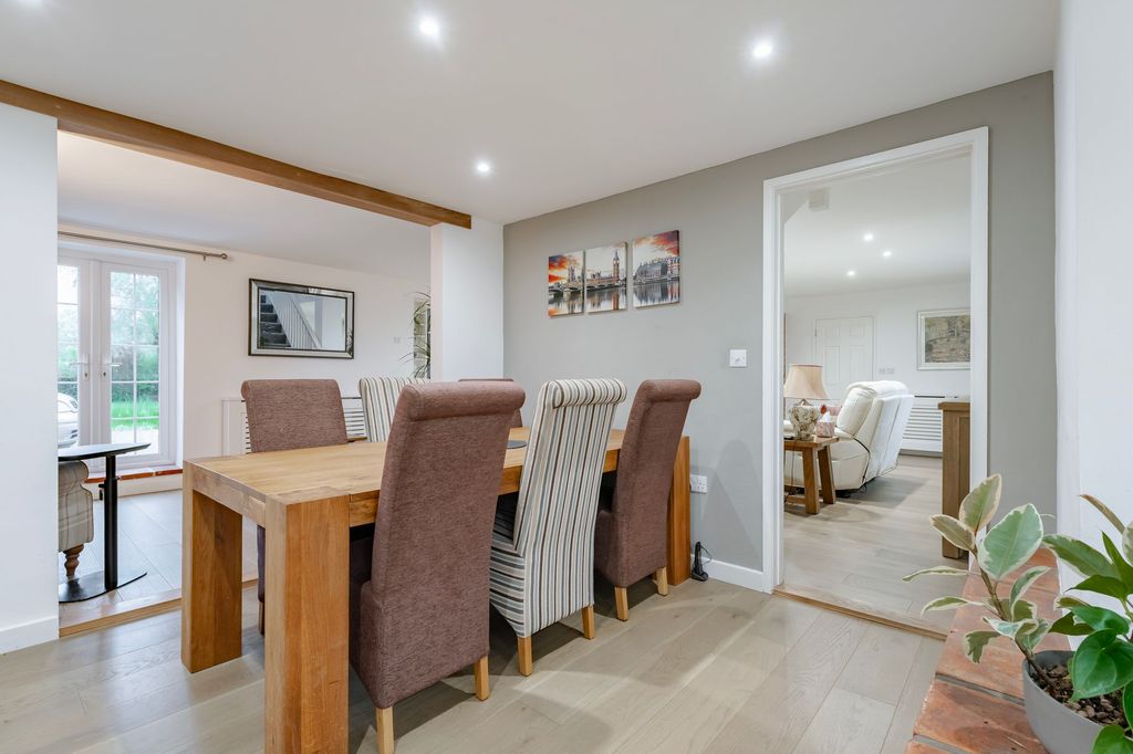 Property photo 3 of 26