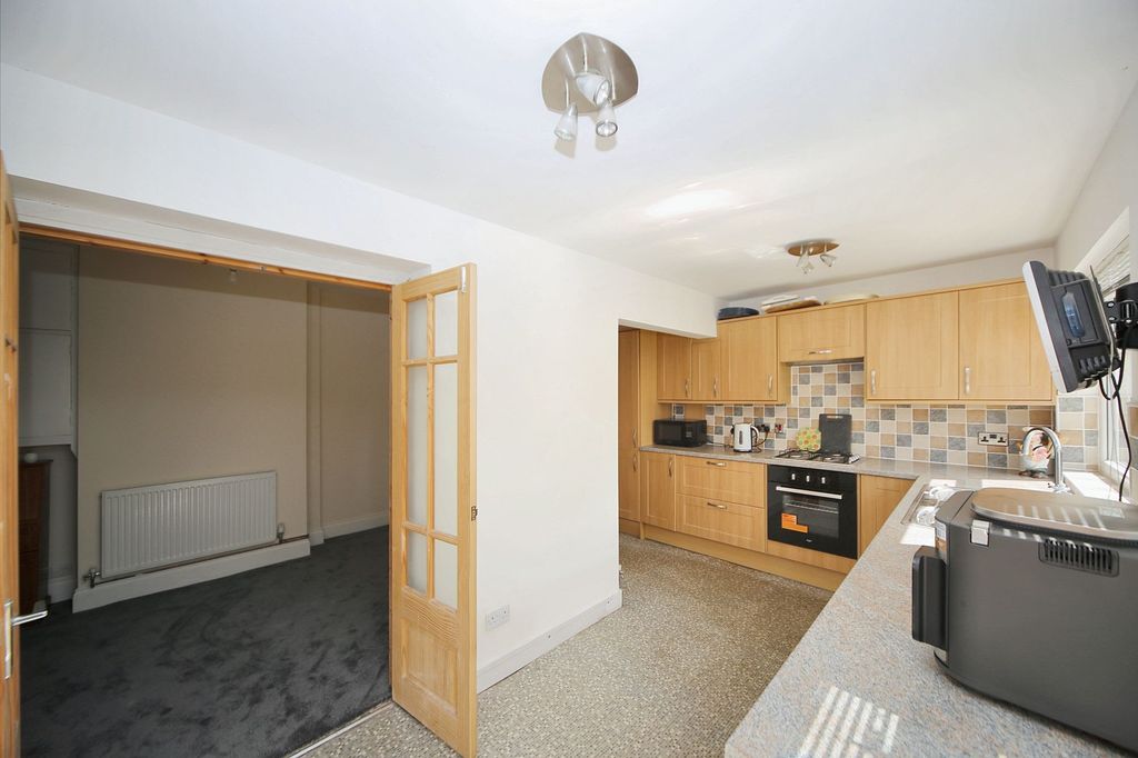 Property photo 2 of 20