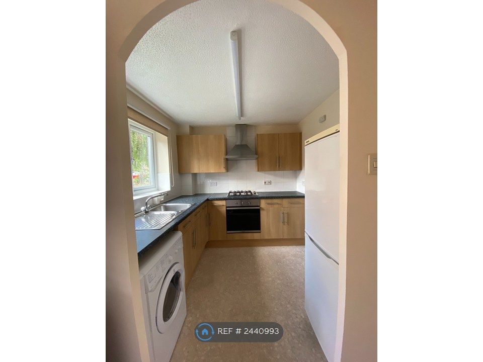 Property photo 3 of 8 Kitchen