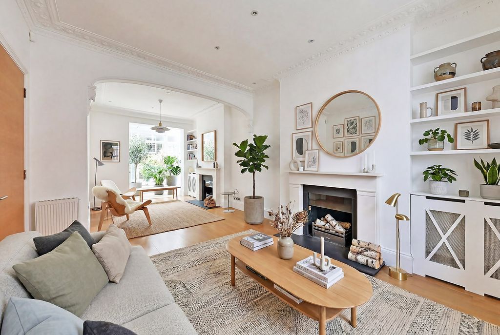 Property photo 1 of 12 Walpole Street