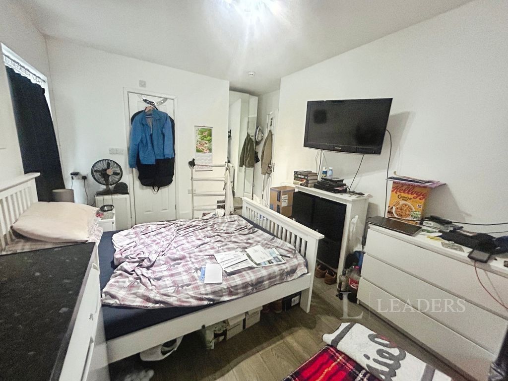 Property photo 3 of 7 3