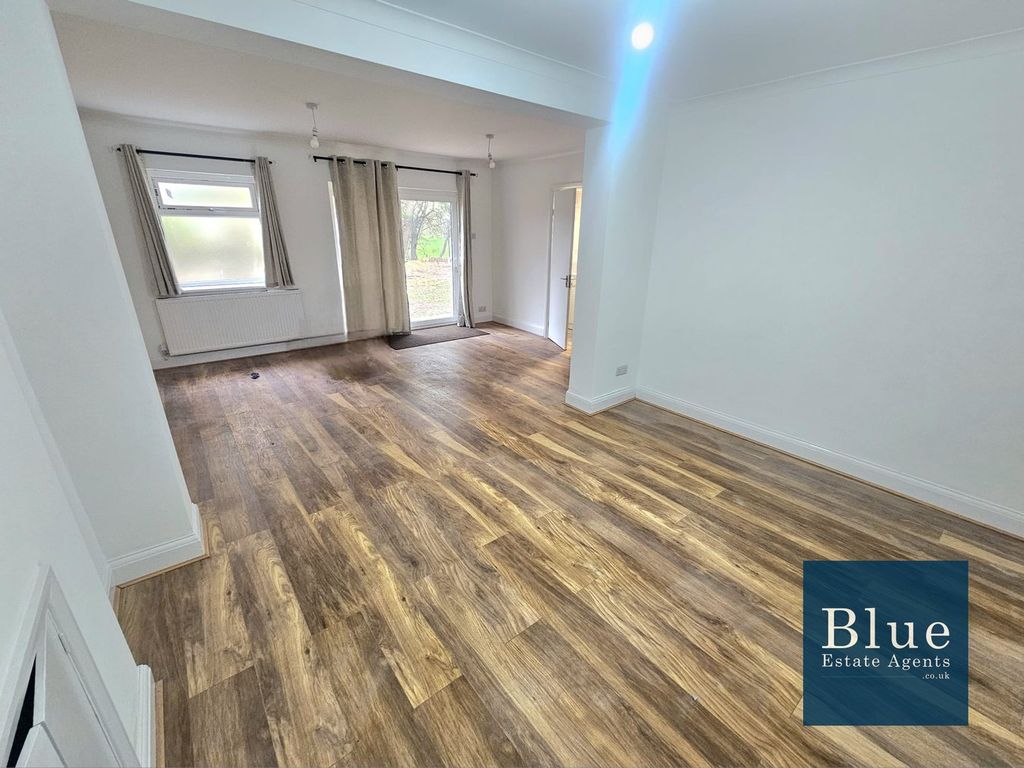 Property photo 2 of 13 Lounge