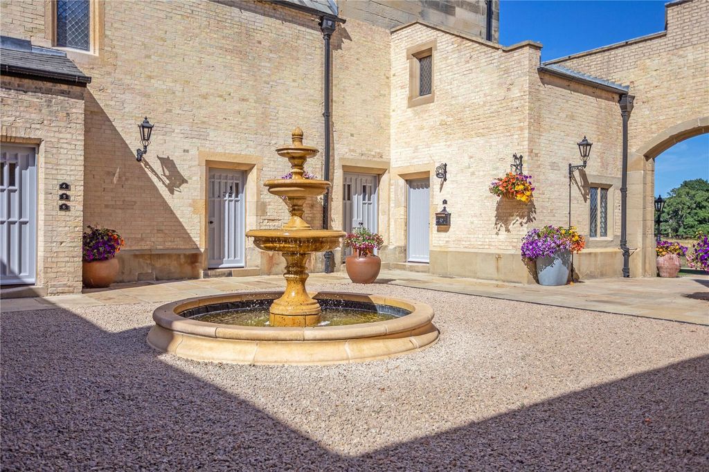 Property photo 1 of 13 Courtyard