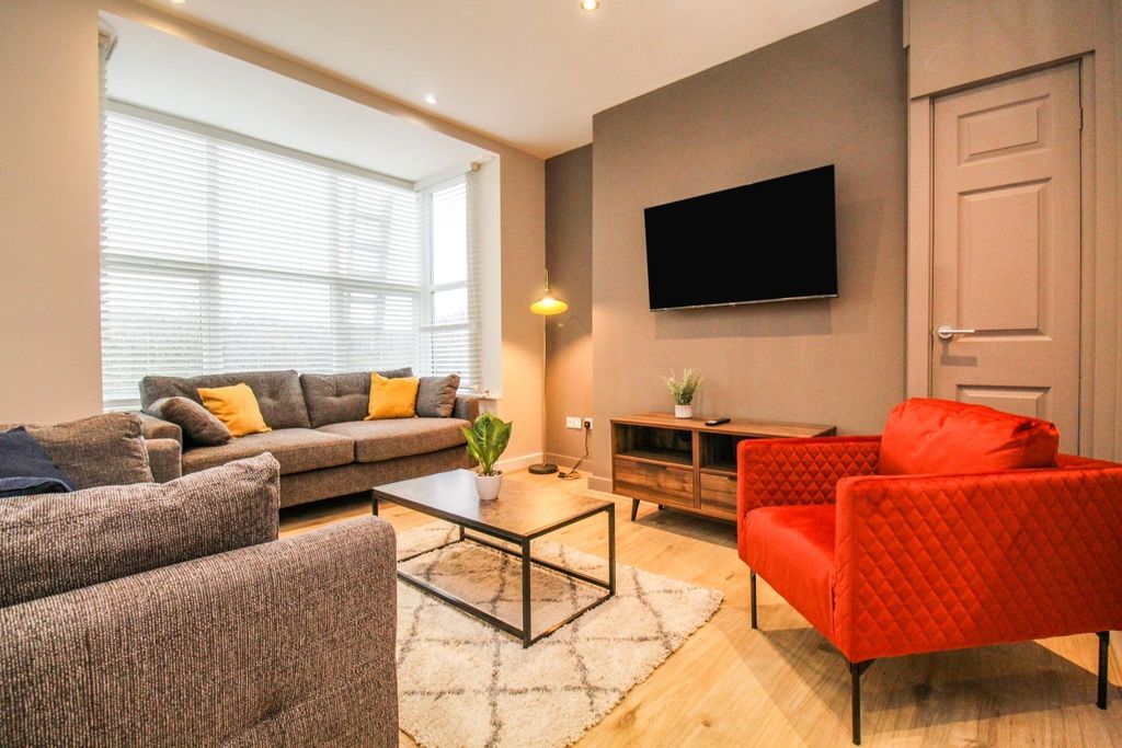 Property photo 1 of 17 Picture No. 02