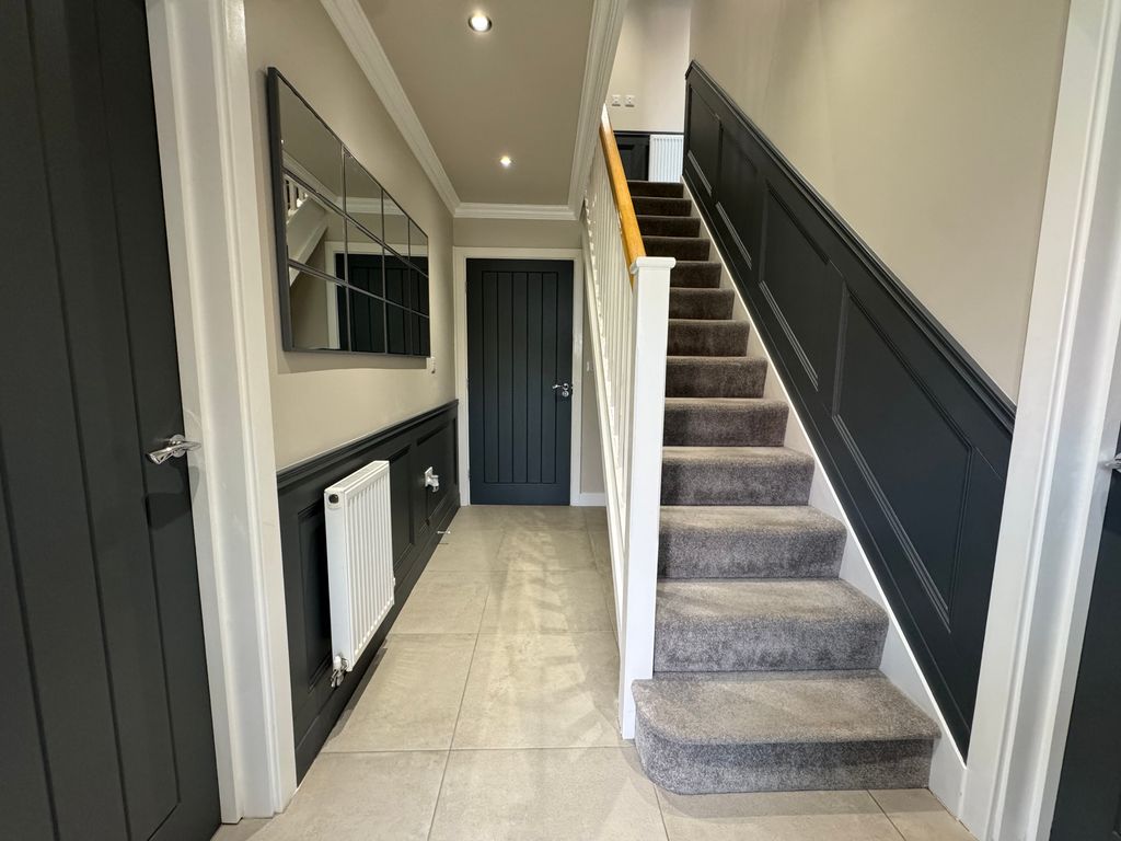 Property photo 3 of 22 Image00012