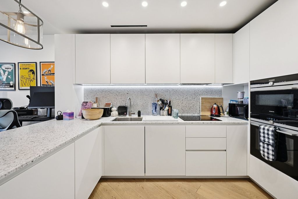 Property photo 3 of 18 Kitchen