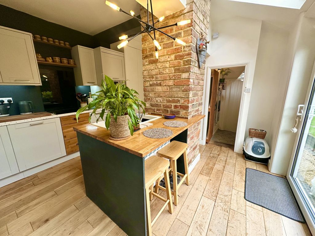 Property photo 2 of 27