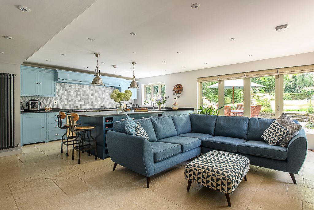 Property photo 1 of 28