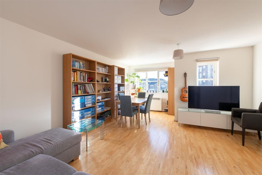 Property photo 2 of 13 Coltswood 9.Jpg