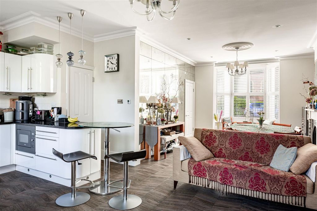 Property photo 3 of 17 Dorville Crescent-5.Jpg