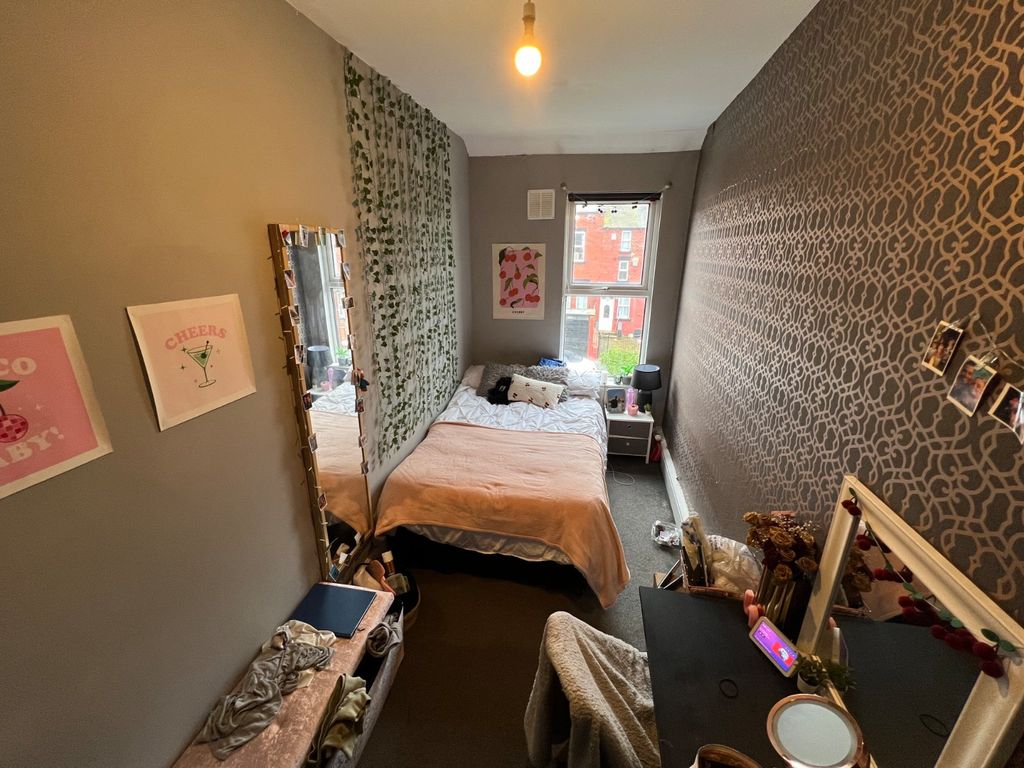 Property photo 1 of 6 Picture No. 05