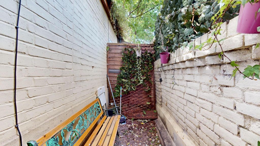 Property photo 2 of 5 Garden