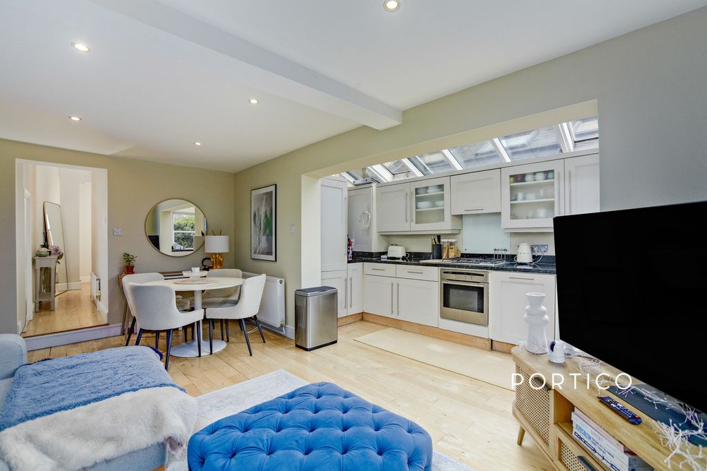 Property photo 3 of 11 Pbox-Img.Jpg