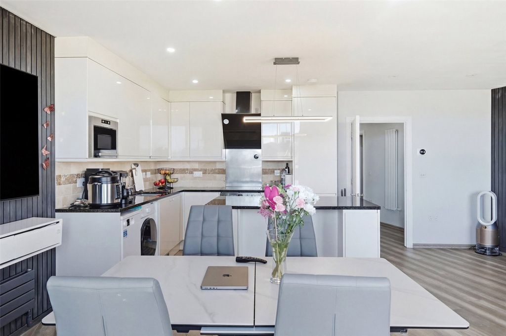 Property photo 3 of 26 Picture No. 50