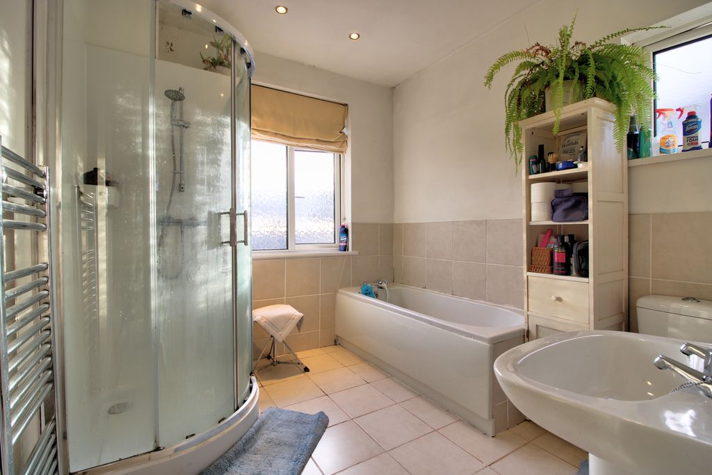 Property photo 2 of 11 Img_1633_4_5_Interior 4