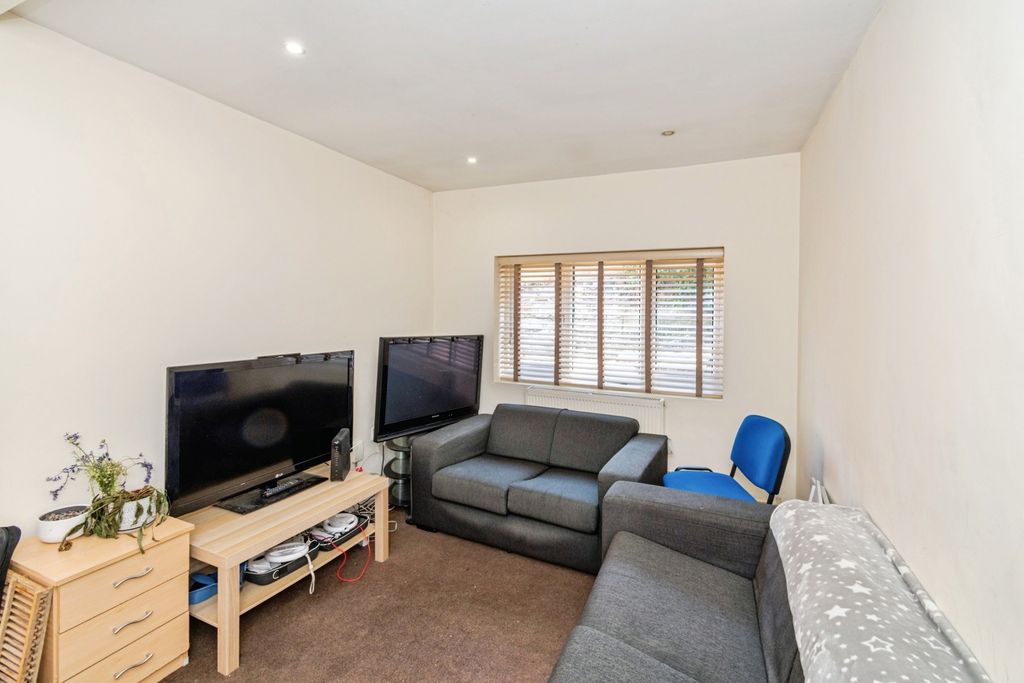 Property photo 2 of 15 Pbox-Img.Jpg