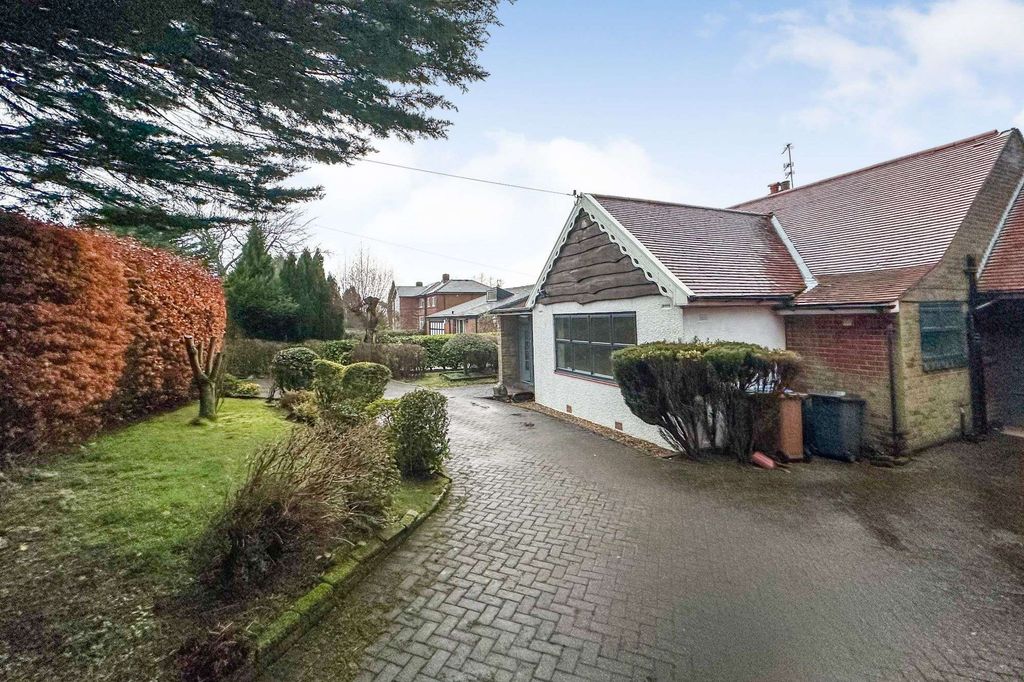 Property photo 2 of 20 Gorse Hill, Gorsey Lane, Ashton-Under-Lyne, Lancashire Ol6 9Au