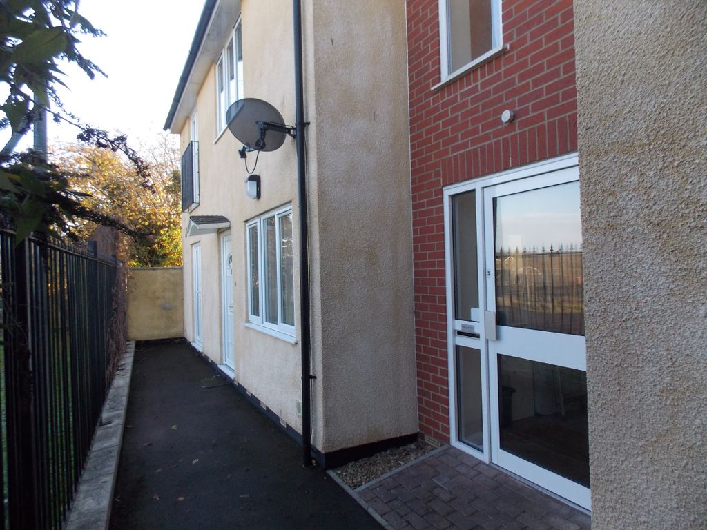 Property photo 1 of 9 Longwell Green Frederick Court Flat 4  Outside