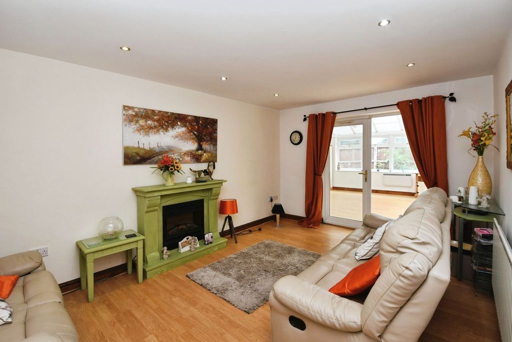 Property photo 2 of 17