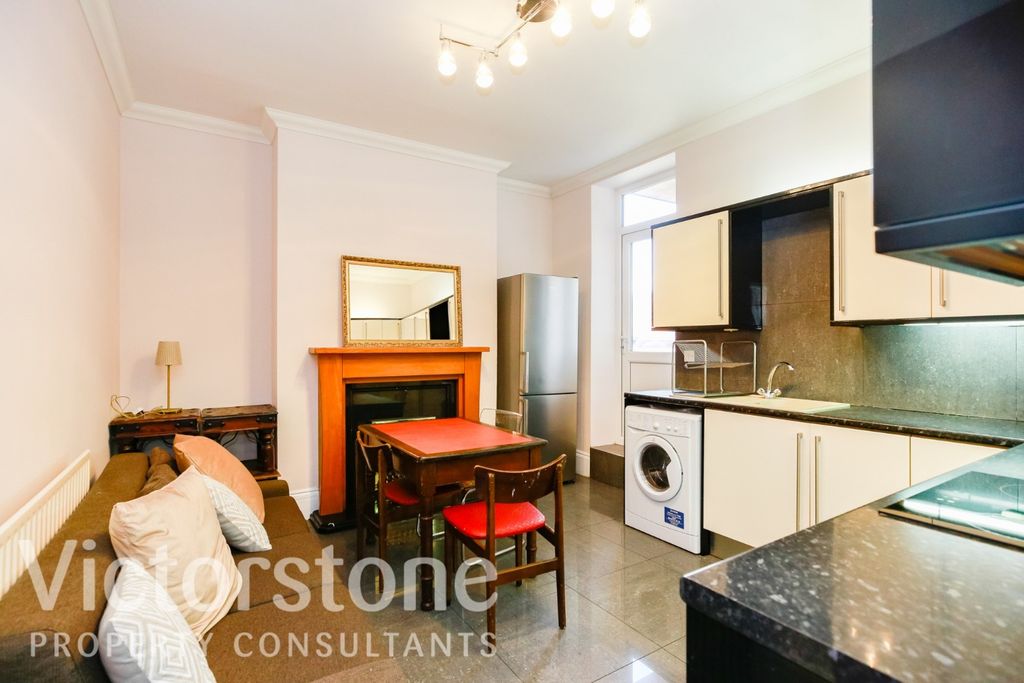 Property photo 3 of 13 1246535