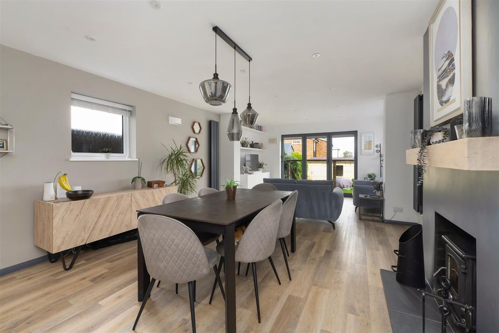Property photo 3 of 21 Fletcher Road, Whitstable